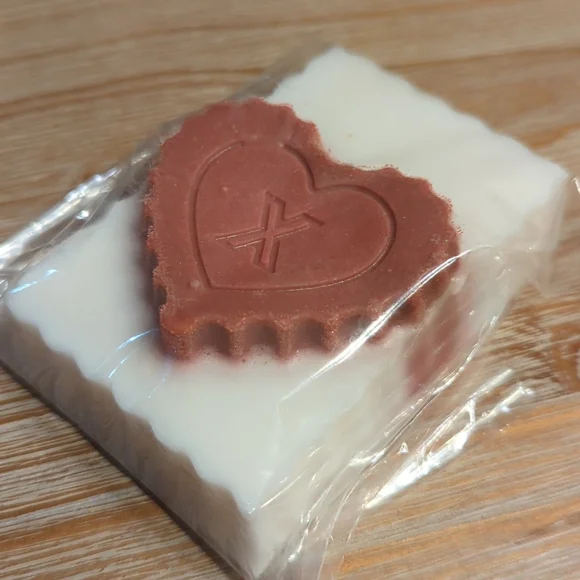 ❤️❤️❤️❤️Chocolate Cherry Cocoa Butter Soaps - Picture 2 of 4